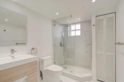1 Alhambra Circle Coral Gables FL 33134
