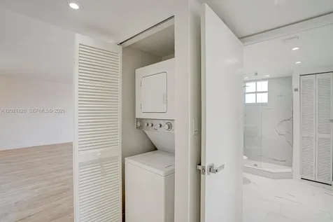1 Alhambra Circle Coral Gables FL 33134