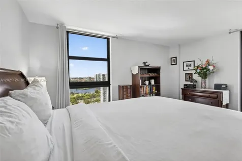 20515 E Country Club Drive Aventura FL 33180