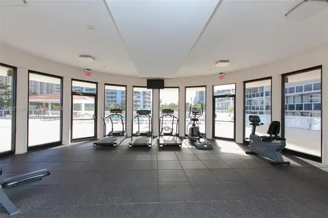20515 E Country Club Drive Aventura FL 33180