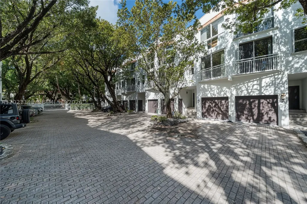 325 Meridian Avenue Miami Beach FL 33139