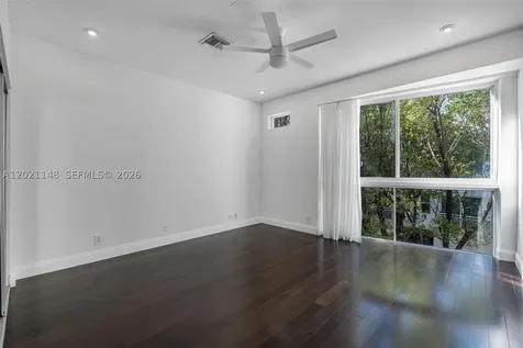 325 Meridian Avenue Miami Beach FL 33139
