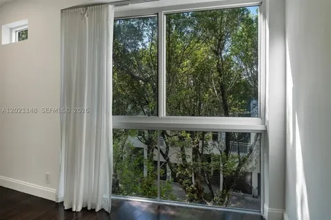 325 Meridian Avenue Miami Beach FL 33139
