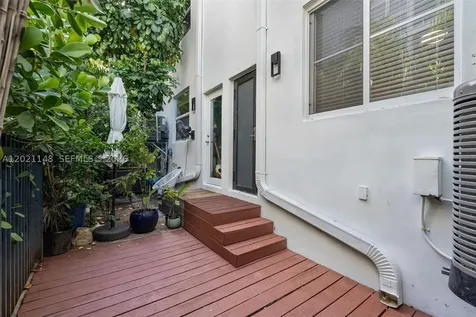 325 Meridian Avenue Miami Beach FL 33139