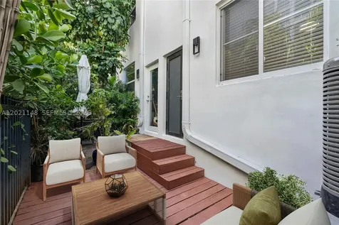 325 Meridian Avenue Miami Beach FL 33139