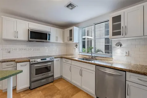 325 Meridian Avenue Miami Beach FL 33139