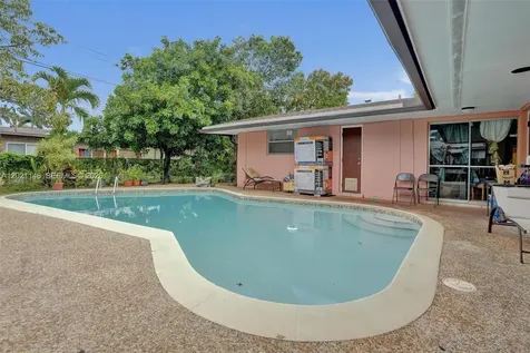 2460 NW 63rd Terrace Sunrise FL 33313