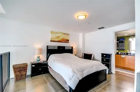 300 S Biscayne Bluv Miami FL 33131