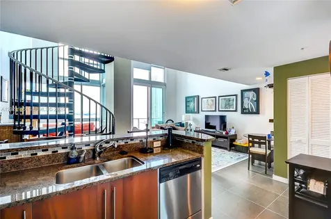 300 S Biscayne Bluv Miami FL 33131
