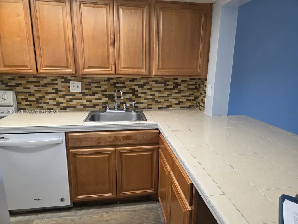 8060 N Colony Circle N Tamarac FL 33321