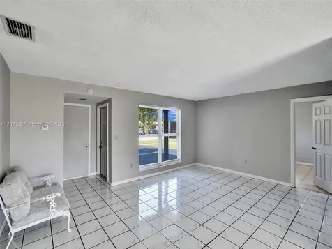 8550 NW 27th Place Sunrise FL 33322