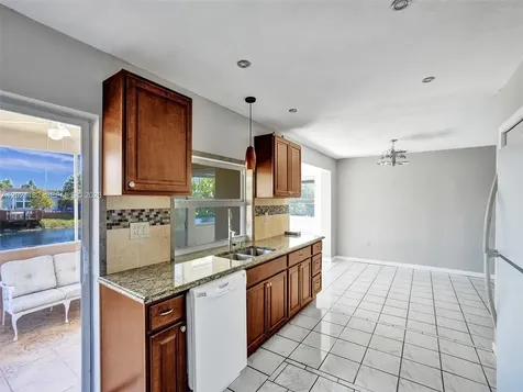 8550 NW 27th Place Sunrise FL 33322