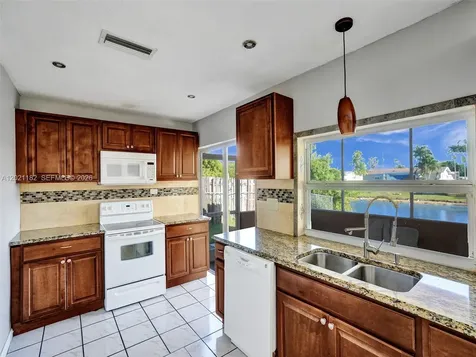 8550 NW 27th Place Sunrise FL 33322