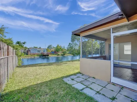 8550 NW 27th Place Sunrise FL 33322