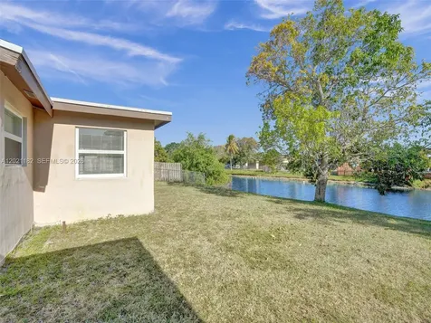 8550 NW 27th Place Sunrise FL 33322