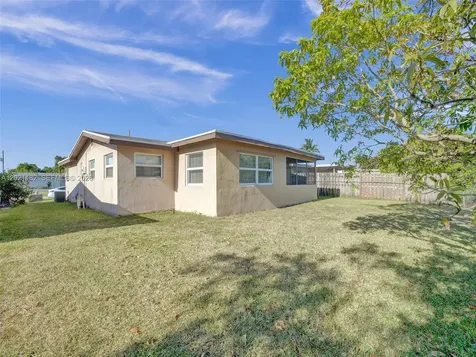 8550 NW 27th Place Sunrise FL 33322