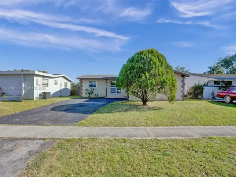 8550 NW 27th Place Sunrise FL 33322