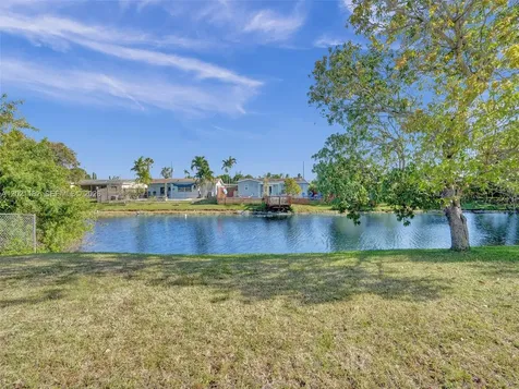 8550 NW 27th Place Sunrise FL 33322