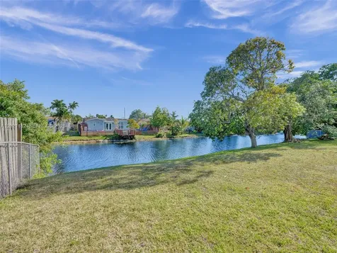 8550 NW 27th Place Sunrise FL 33322