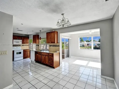8550 NW 27th Place Sunrise FL 33322