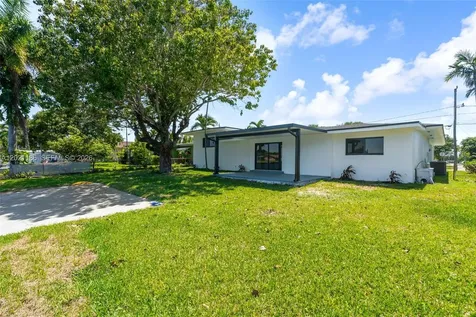 8841 NW 14th Avenue Miami FL 33147