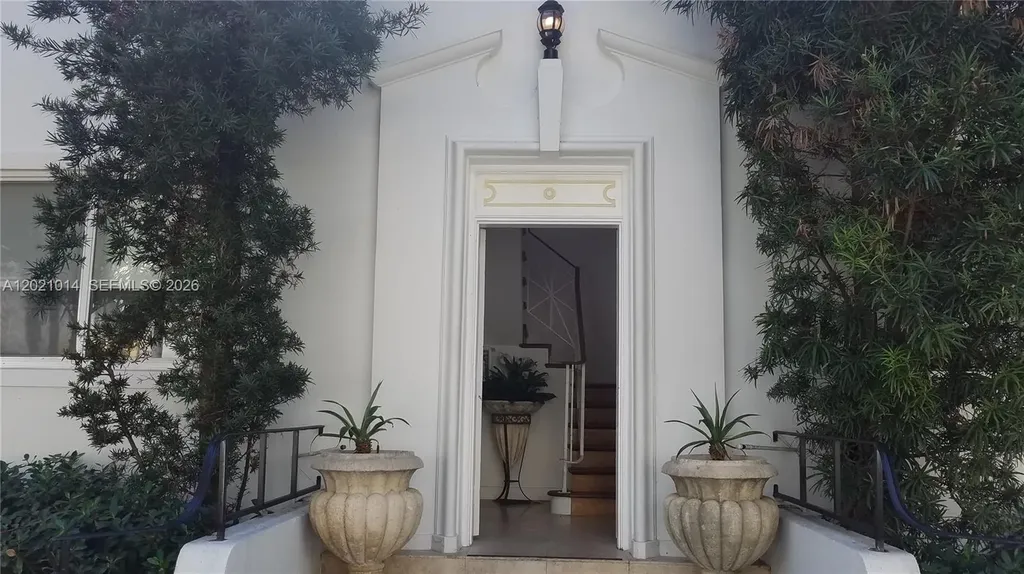 3921 N Meridian Avenue Miami Beach FL 33140
