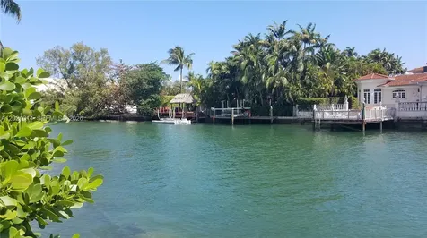3921 N Meridian Avenue Miami Beach FL 33140