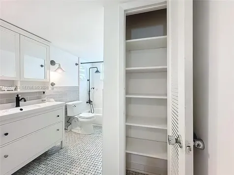 7133 Bay Drive Miami Beach FL 33141