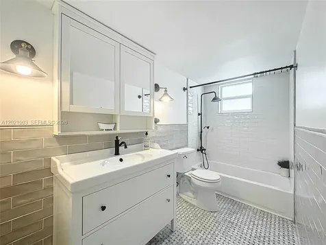 7133 Bay Drive Miami Beach FL 33141