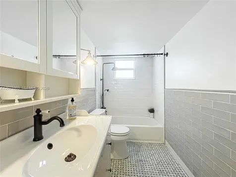 7133 Bay Drive Miami Beach FL 33141