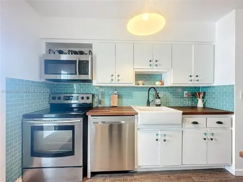 7133 Bay Drive Miami Beach FL 33141