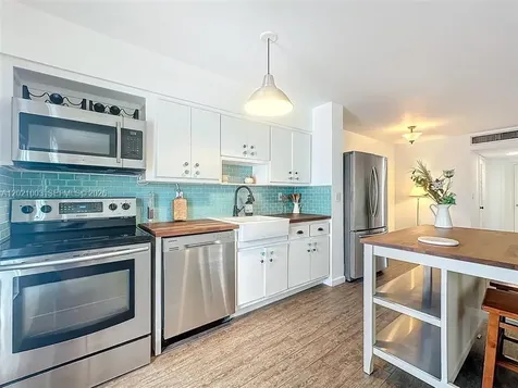 7133 Bay Drive Miami Beach FL 33141