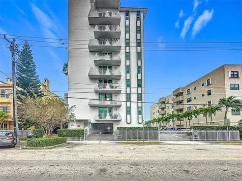 7133 Bay Drive Miami Beach FL 33141