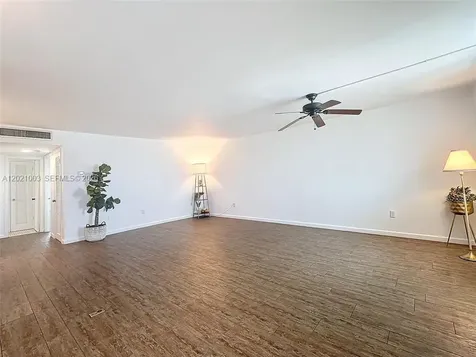 7133 Bay Drive Miami Beach FL 33141