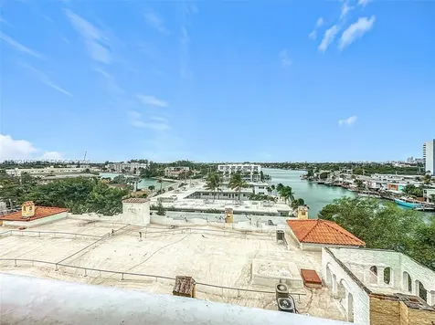 7133 Bay Drive Miami Beach FL 33141