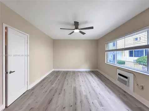 965 Bay Drive Miami Beach FL 33141