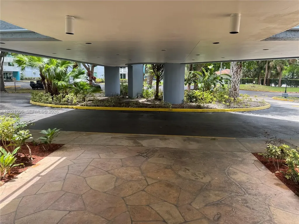 901 Hillcrest Drive Hollywood FL 33021