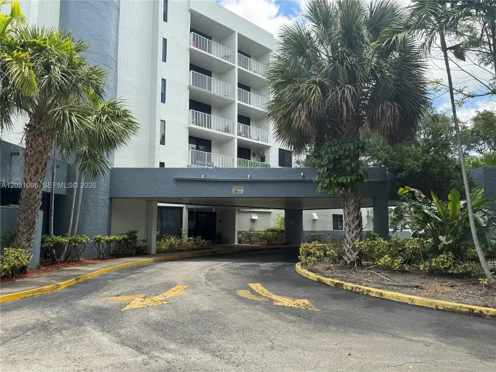 901 Hillcrest Drive Hollywood FL 33021