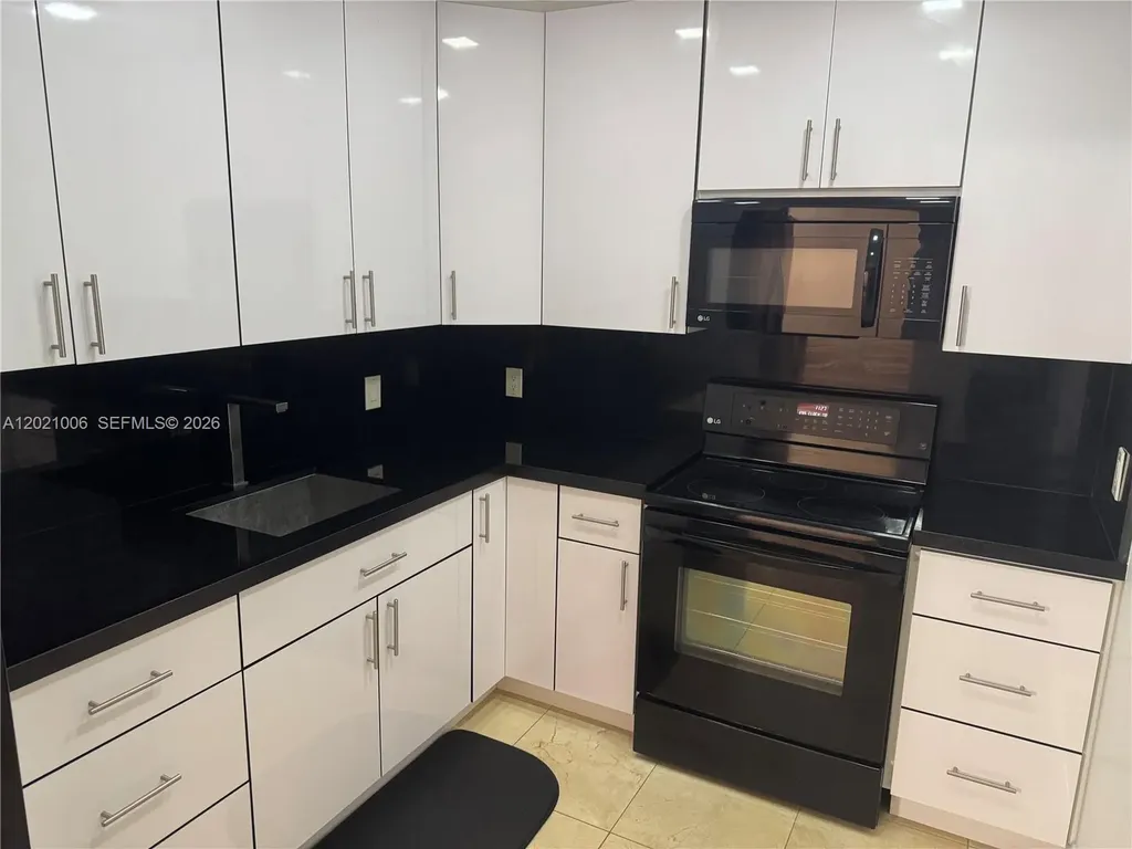 901 Hillcrest Drive Hollywood FL 33021