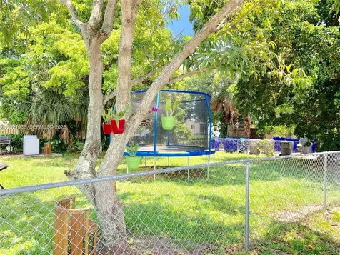 2325 N 25th Avenue Hollywood FL 33020