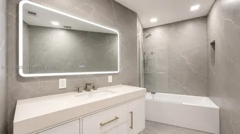 2765 NE 35th Drive Fort Lauderdale FL 33308