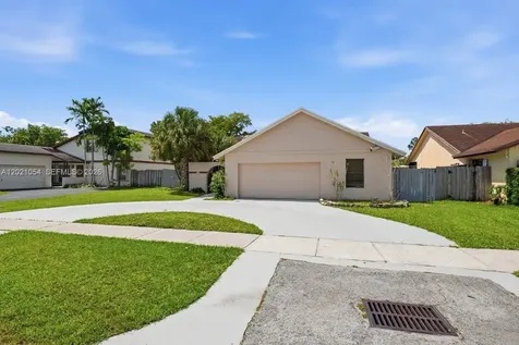 4080 NW 1st Place Deerfield Beach FL 33442