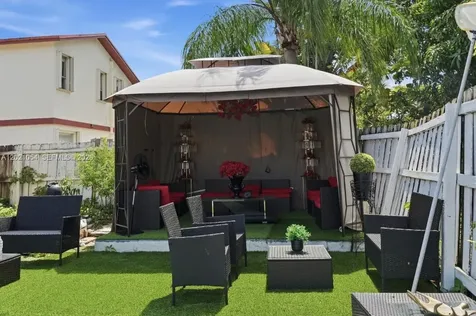 4080 NW 1st Place Deerfield Beach FL 33442