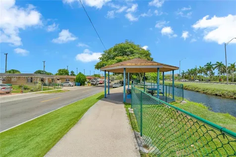 11381 SW 7th Terrace Sweetwater FL 33174