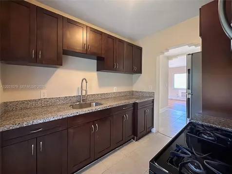 965 Bay Drive Miami Beach FL 33141
