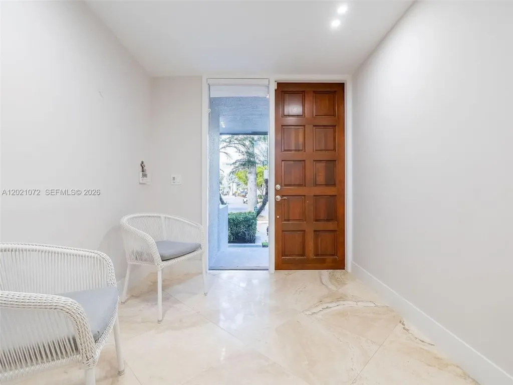 19 Port Side Drive Fort Lauderdale FL 33316