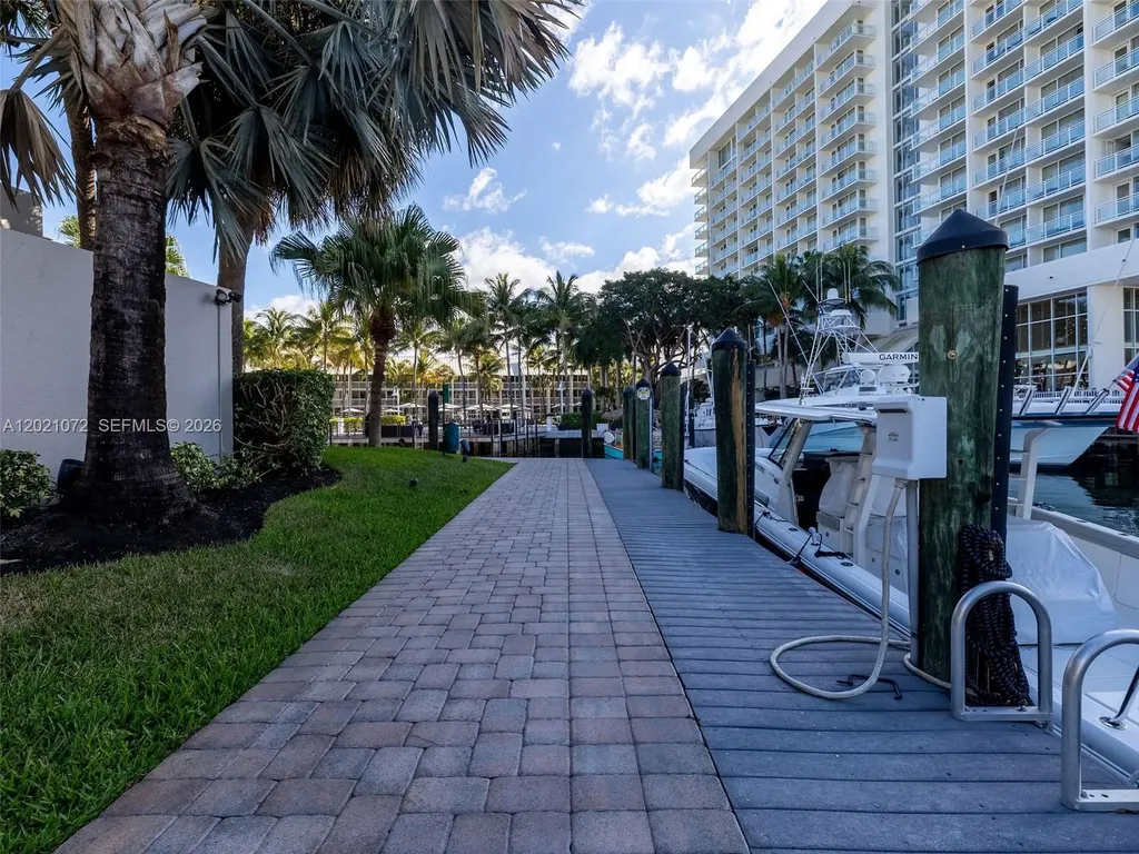 19 Port Side Drive Fort Lauderdale FL 33316