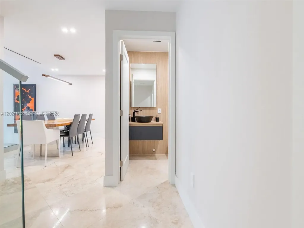 19 Port Side Drive Fort Lauderdale FL 33316