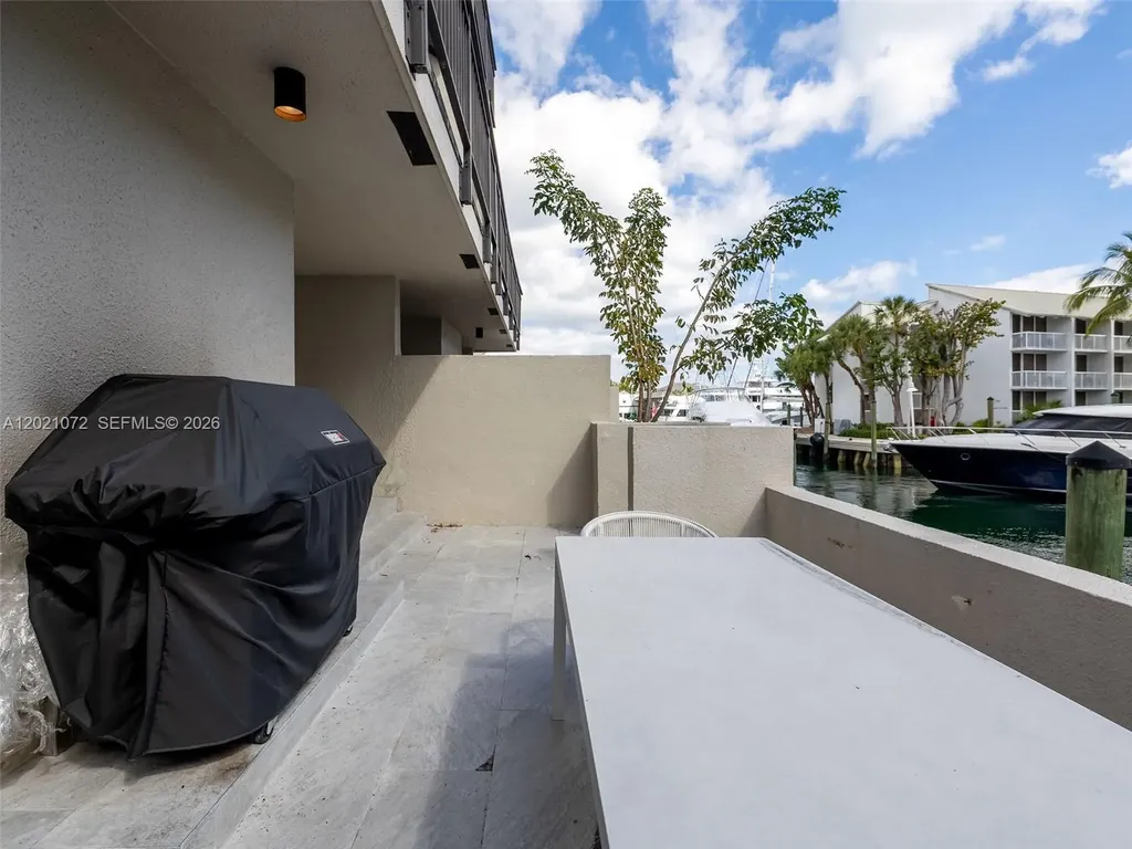 19 Port Side Drive Fort Lauderdale FL 33316