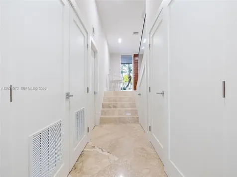 19 Port Side Drive Fort Lauderdale FL 33316